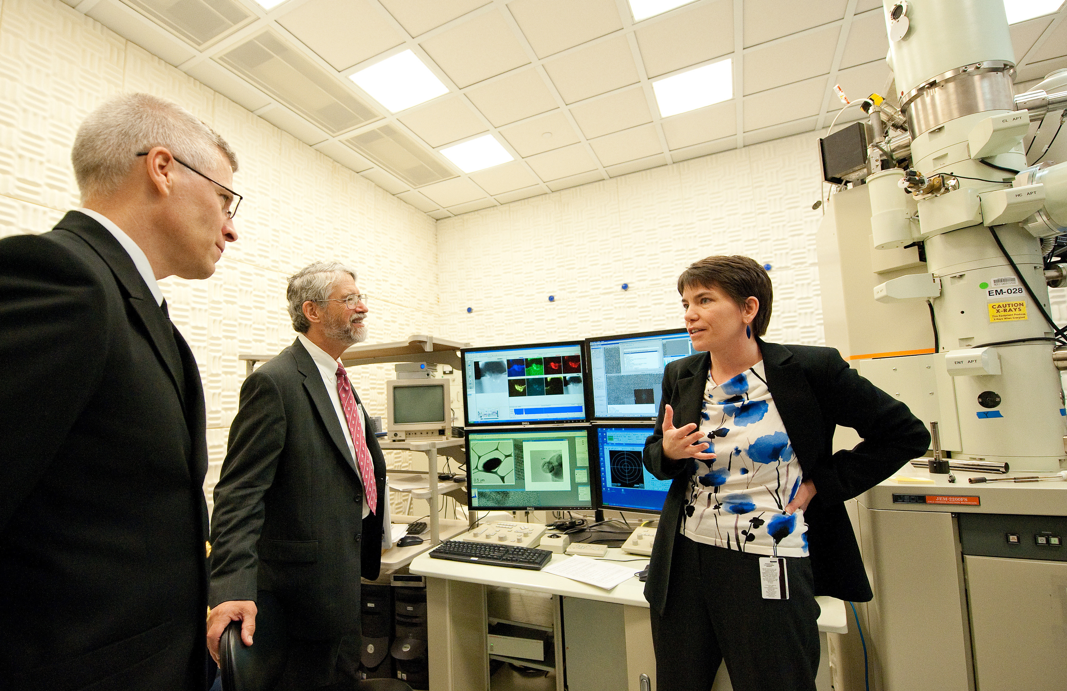 Dr. Rhonda Stroud at NIST with JEM-2200FS Dr. Robert Klie at University Illinois Chicago with JEM-ARM200F Atomic Resolution Microscope